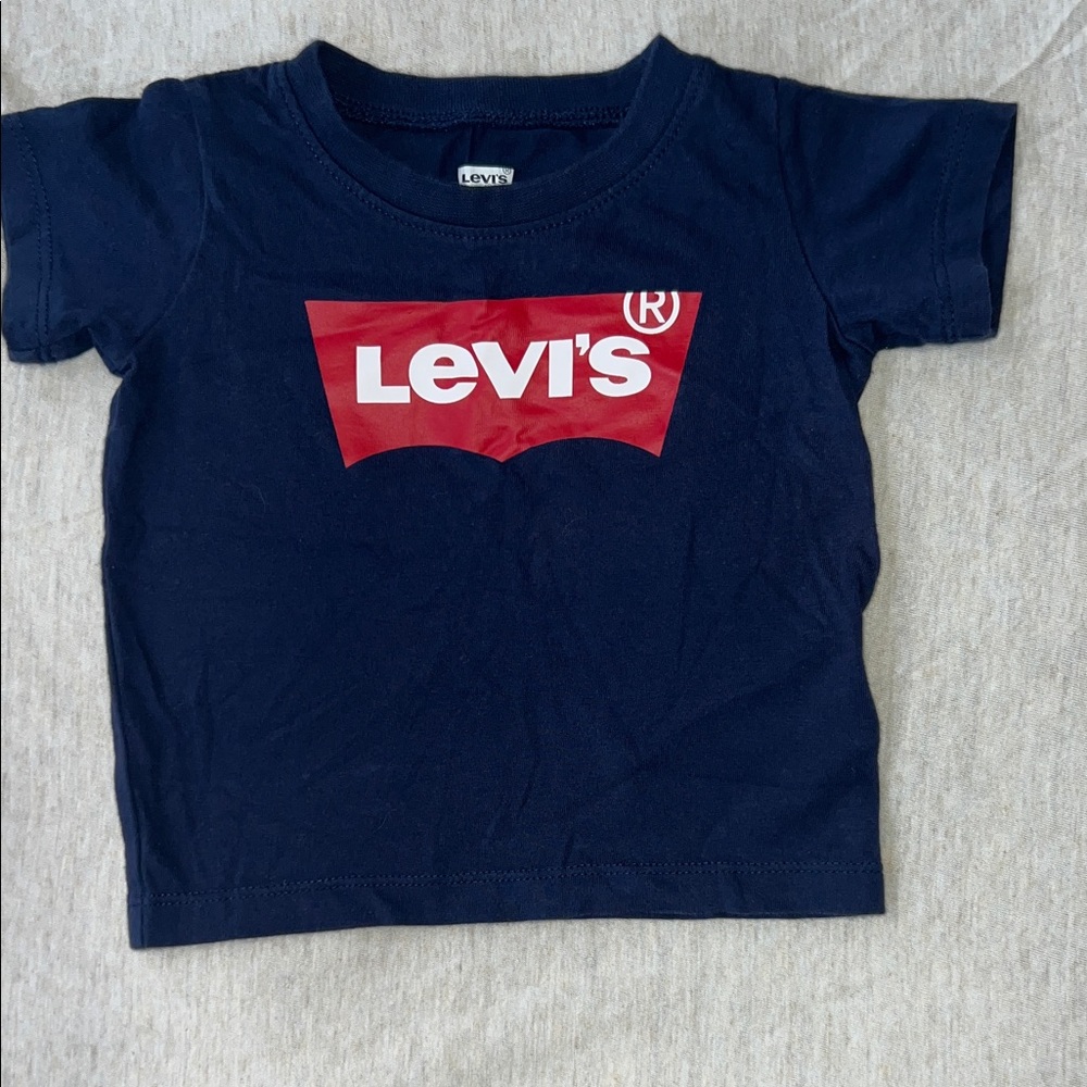 Levi's Navy Graphic Tee with Red Logo and Khaki Shorts Set Americana - Picture 2 of 8